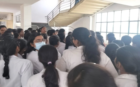 జూనియర్లకు గుండు కొట్టిన సీనియర్లు.. మెడికల్ కాలేజీలో ర్యాగింగ్