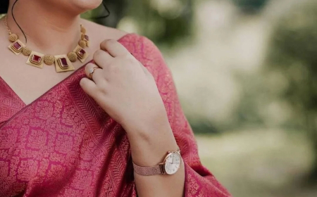 ప్రాంక్ మోజులో పంచాయతీ కార్యదర్శి స్త్రీ వేషం..