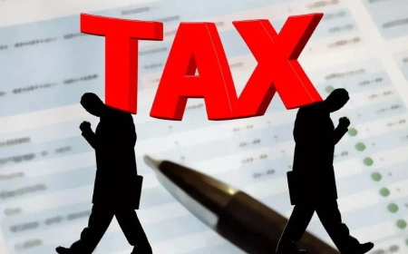 హైదరాబాద్ పాతబస్తీలో మరోసారి ఐటీ సోదాల కలకలం