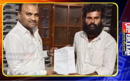 చెక్కులు అందజేసిన మందుల కిరణ్