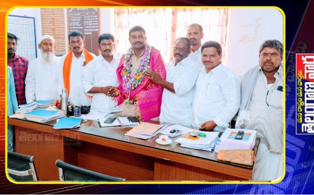 అయిజ మండల నూతన ఎస్సైను మర్యాదపూర్వకంగా కలిసి శాలువాతో సన్మానించిన:-