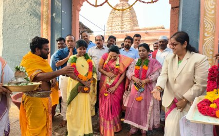 బాల బ్రహ్మేశ్వర స్వామి వార్లను దర్శించుకున్న తెలంగాణ హైకోర్టు న్యాయమూర్తి.