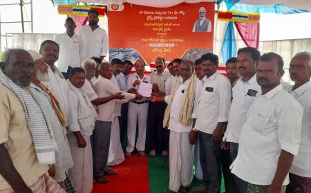 తుంగభద్రఎక్స్ప్రెస్,రైలునునిలుపుదలచేయాలనిరైల్వేడిఆర్ఎమ్,కువినతి పత్రం అందజేసిన ఆయామండలాలప్రజలు.