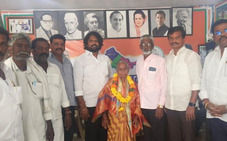 జడ్పీహెచ్ఎస్ హైస్కూల్లో గడిచిన 40 సంవత్సరాల నుండి స్పీ పర్ గా సేవలందిస్తున్న లక్ష్మీని సన్మానించిన