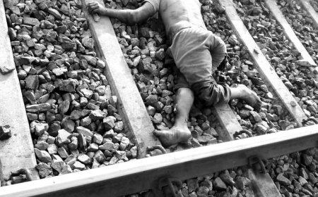 డోన్ వైపు మిల్క్ స్పెషల్ రైలుకు ఎదురుగా నిలబడి యువకుడు ఆత్మహత్య