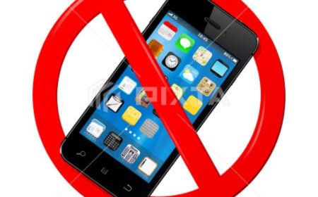 సెల్ఫోన్లు తీసుకెళ్తే సస్పెన్షనే..!!
