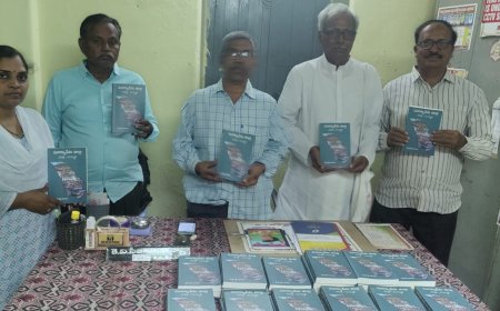 సూర్యాపేట క్రింద గ్రంథాలయానికి పుస్తకాల బహుకరణ