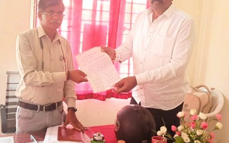 నీటి సమస్య లేకుండా చూడాలని ఎంపీడీవోకి వినతి పత్రం అందజేసిన...... వేమూరి