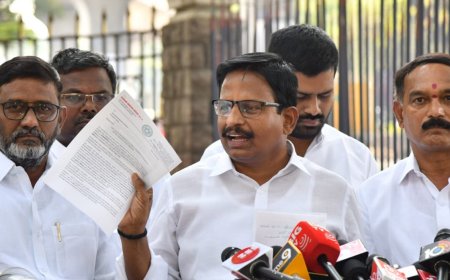 ఫోన్ ట్యాపింగ్ తో ప్రశ్నించే గొంతును నొక్కిండ్రు