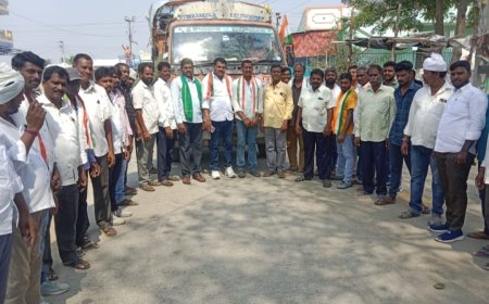 తుక్కుగూడలో జరిగే జన జాతర సభకు బయలుదేరిన అడ్డగూడూరు కాంగ్రెస్ నాయకులు