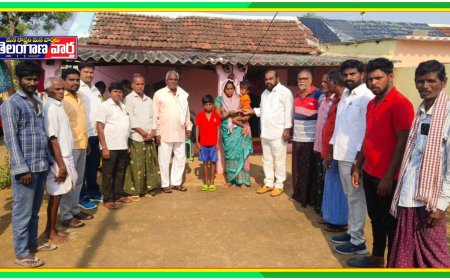 బాధిత కుటుంబానికి మాజీ ఎమ్మెల్యే కిషోర్ ఆర్థిక సహాయం