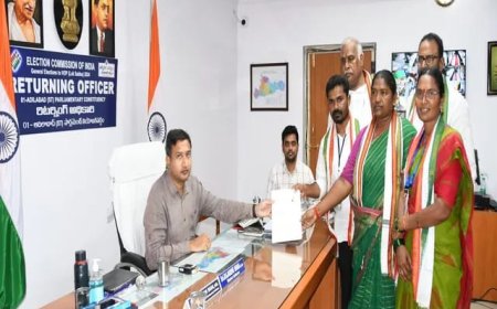 మంత్రి సీతక్కతో కలిసి నామినేషన్ వేసిన కాంగ్రెస్ అభ్యర్థి