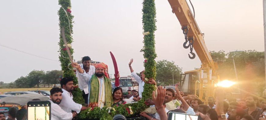 జనం మెచ్చిన నాయకులు