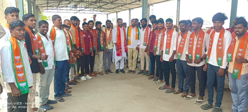 పలువురు కార్యకర్తలు బి జె పి లో చేరిక 