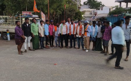 బిజెపి పార్టీ భారీ బహిరంగ సభకు తరలి వెళ్లిన ఇటిక్యాల మండలం బిజెపి నాయకులు.