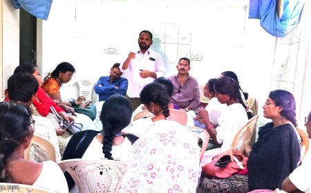 హజ్ యాత్రకు వెళ్లే వారికి పోలియో మరియు meningitis వ్యాధి రాకుండా నిరోధిక టీకాలు వేసిన.