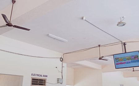 ప్రయాస ప్రాంగణం  గద్వాల ప్రయాణ ప్రాంగణంలో తిరగని ఫ్యాన్లు