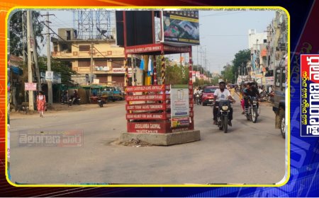 కృష్ణవేణి చౌక్ లో ట్రాఫిక్ సిగ్నల్స్ కు అడ్డంగా SR విద్యానికేతన్ పబ్లిసిటీ బోర్డ్స్.