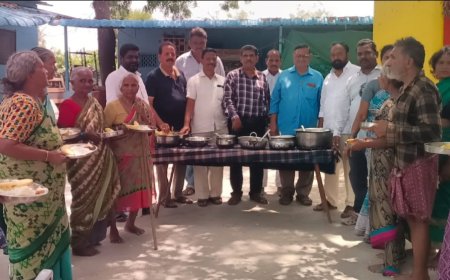 పందిరి ఫౌండేషన్ అండ్ ఆధ్వర్యంలో వృద్ధాశ్రమంలో అన్నదాన కార్యక్రమం