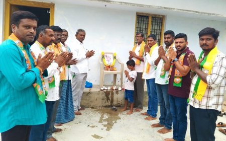 జన్ సంఘ్ వ్యవస్థాపకులు  డా.శ్యాం ప్రసాద్ ముఖర్జీ  చిత్రపటానికి