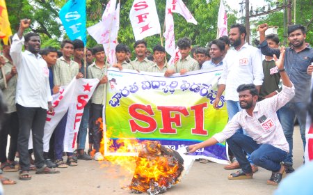 హెచ్.సి.యు.లో ఎస్ఎఫ్ఐ విద్యార్ధి నాయకులపై