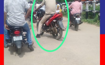 ట్రాఫిక్ రూల్స్ సామాన్యుల వాహనాలకేనా..  పోలీస్ అధికారుల వాహనాలకు వర్తించవా