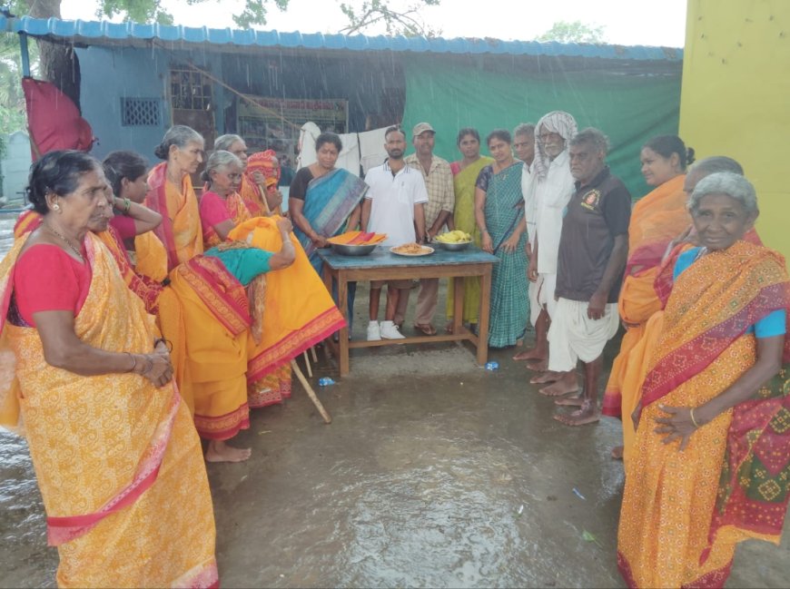 అనాధ ఆశ్రమంలో వృద్ధులకు  చీరలు పంపిణీ..