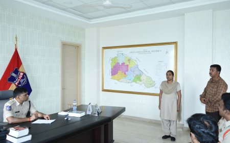 ప్రజా దివాస్ లో బాగంగా  ప్రజల నుండి నుండి  ఫిర్యాదులు స్వీకరించిన జిల్లా ఎస్పీ టి. శ్రీనివాస రావు