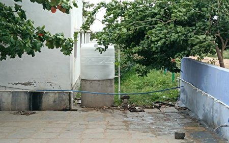 మహాత్మ జ్యోతిరావు హాస్టల్లో విద్యార్థినులు తినే ఆహారంలో కల్తీ.