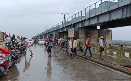 జూరాలలో 17. గేట్లు ఎత్తడంతో సందర్శకుల తాకిడి.