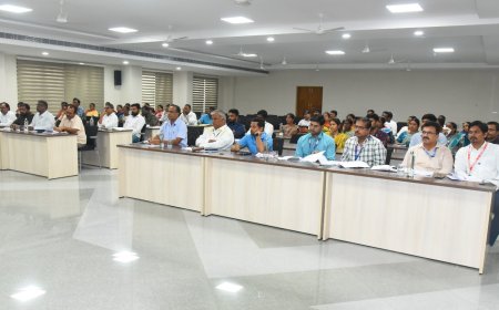 మహిళలు ఆర్థికంగా అభివృద్ధి చెందేందుకు రాయితీ రుణాలు మంజూరు:జిల్లా కలెక్టర్