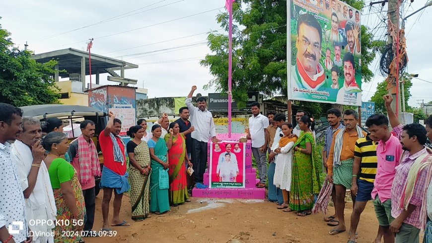 కార్మికులకు లేబర్ ఇన్సూరెన్స్ కార్డుల పంపిణీ