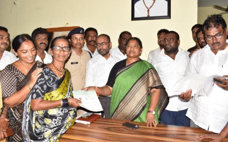 - ముఖ్యమంత్రి సహాయ నిధి చెక్కులను లబ్దిదారులకు అందించిన మంత్రి సీతక్క