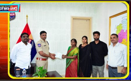 చెక్ అందజేత:జిల్లా ఎస్పీ టి. శ్రీనివాస రావు