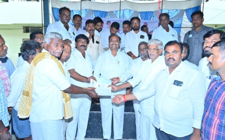 పేదప్రజల సీఎం సహాయనిధి చెక్కులను అందజేసిన ఎమ్మెల్యే గారు*