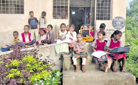ఆ పాఠశాలలో ఉపాధ్యాయుడు లేడు.. మధ్యాహ్న భోజనం లేదు