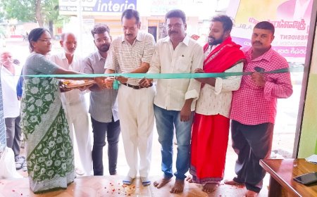 శ్రీ దుర్గా చికెన్ షాప్ ను ప్రారంభించిన విశ్వహిందూ పరిషత్ ఉపాధ్యక్షులు నేరెళ్ల శ్రీనివాసరావు 