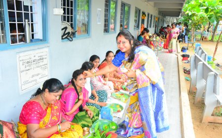 శ్రీ రామకృష్ణ విద్యాలయంలో సాంప్రదాయంగా సామూహిక వరలక్ష్మి వ్రతాలు. 