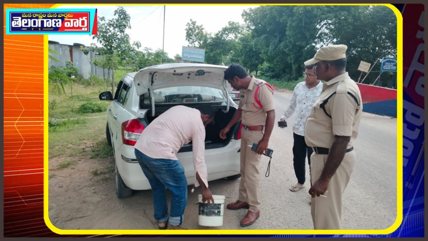 వాహన తనిఖీ నిర్వహిస్తున్న మండల ఎస్సై శ్రీనివాస్ రావు