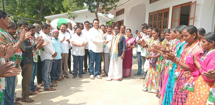 కాంగ్రెస్‌ పార్టీ అభివృద్ధికి ప్రతి ఒక్కరు పాటుపడాలి