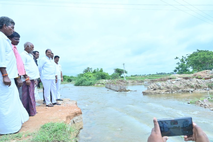 కాలువ లను పరిశీలించిన ఎమ్మెల్యే  