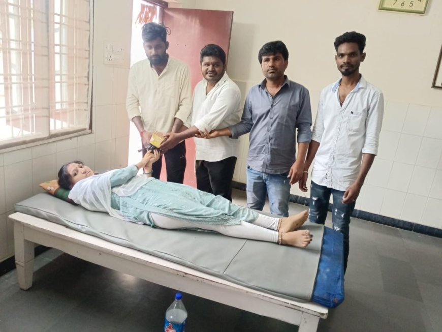 చెరుకు సుధాకర్ యువసేన ఆధ్వర్యంలో ఆసుపత్రిలో బ్రెడ్ పండ్లు పంపిణీ