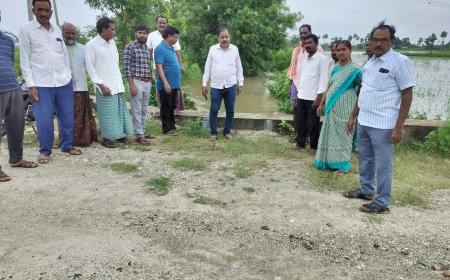 5 చెరువులకు గండ్లు 