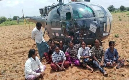 పొలాల్లో దిగిన హెలికాప్టర్.. కూలీల ఫొటోలు