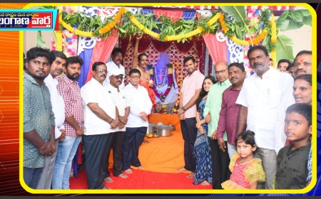 మట్టి వినాయకుని ప్రతిష్టించి ప్రత్యేక పూజలు నిర్వహించిన జిల్లా కలెక్టర్ బి ఎం సంతోష్ దంపతులు.