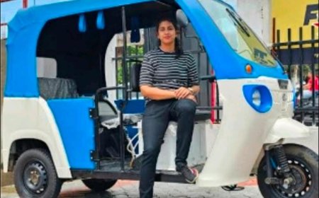 డ్వాక్రా మహిళలకు ఎలక్ట్రానిక్ ఆటోల పంపిణీ