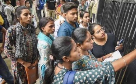 నటి జత్వానీ కేసులో ఏసీపీ, సీఐపై సస్పెన్షన్ వేటు..