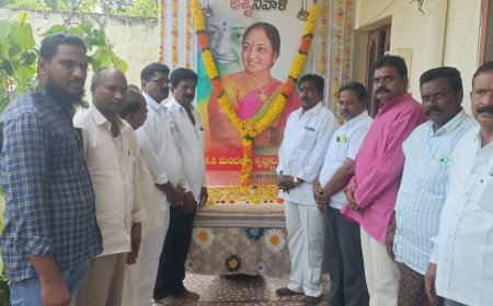 పూలమాలలు వేసి శ్రద్ధాంజలి