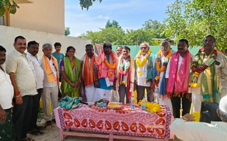 రైతు సంఘం ఆధ్వర్యంలో మార్కెట్ యార్డు చైర్మన్ వైస్ చైర్మన్ డైరెక్టర్లకు ఘన సన్మానం.