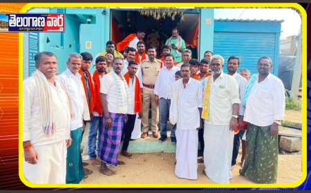 వినాయకుని దర్శించిన అయిజ ఎస్ఐ